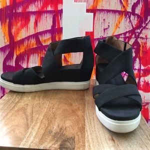 Dr. Scholl’s Shout black wedge sandals size 11